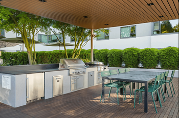 Outdoor BBQ Area at Vista St. Clair, Oregon, 97205